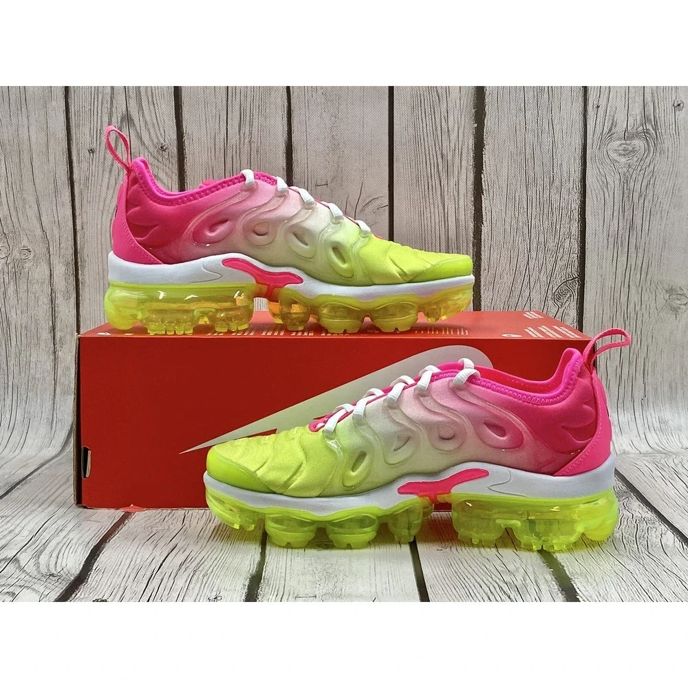 Size 5 - Nike Women's Air VaporMax Plus Pink Volt Gradient DC2045‎ 900